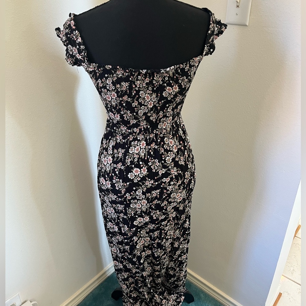 American Eagle Smocked Floral Black Dress, Smocked Top Crinkle Fabric
